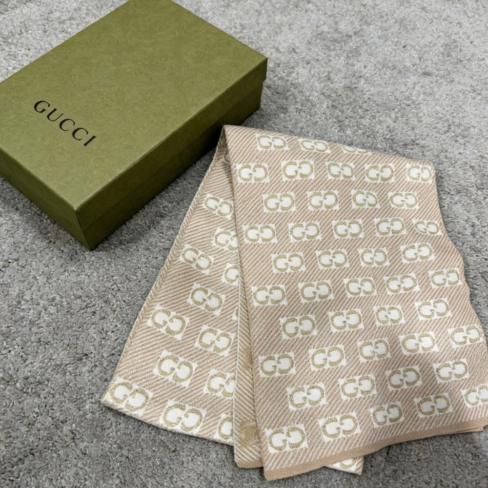 Gucci Beige Ivory GG Jacquard Scarf